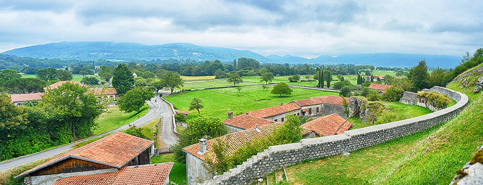 Panorama de Saint-bertrand-de Comminges sur la Via Garona