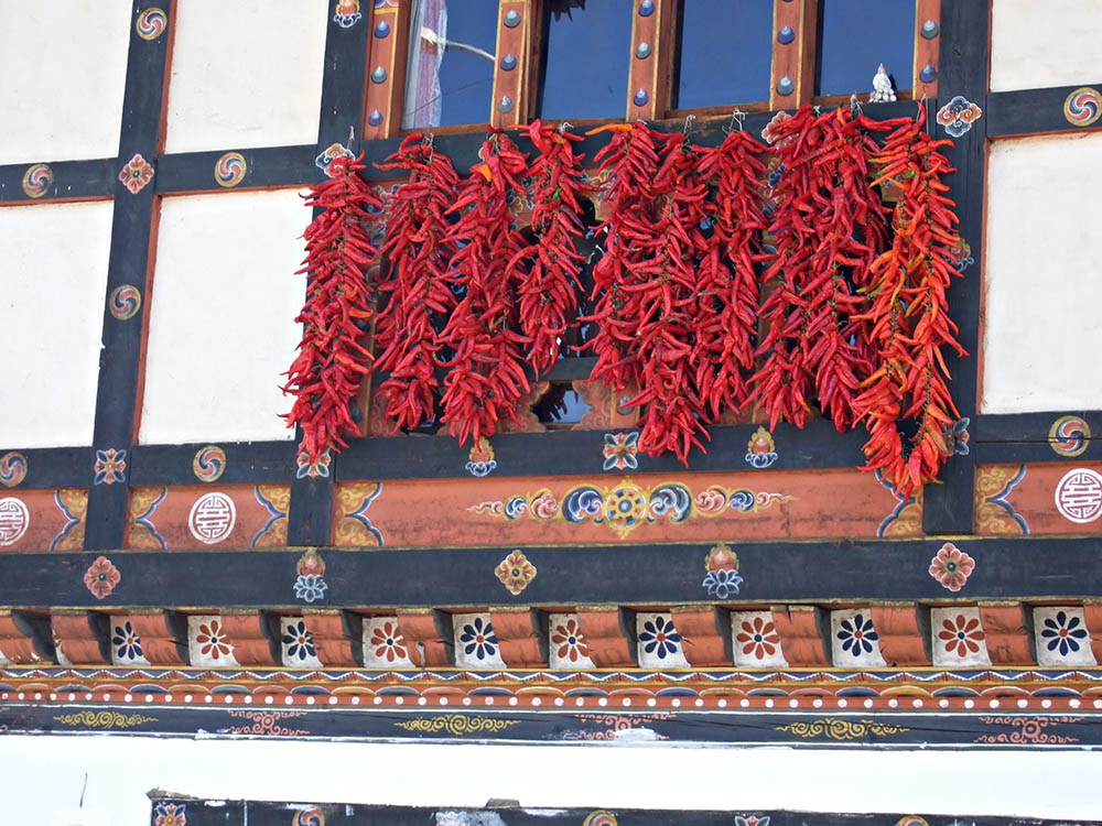 Piments qui sèchent au Bhoutan par Le Monde en un Regard