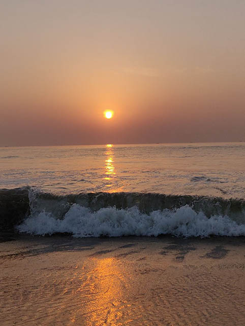 Coucher de soleil sur la plage de Marina à Chennai