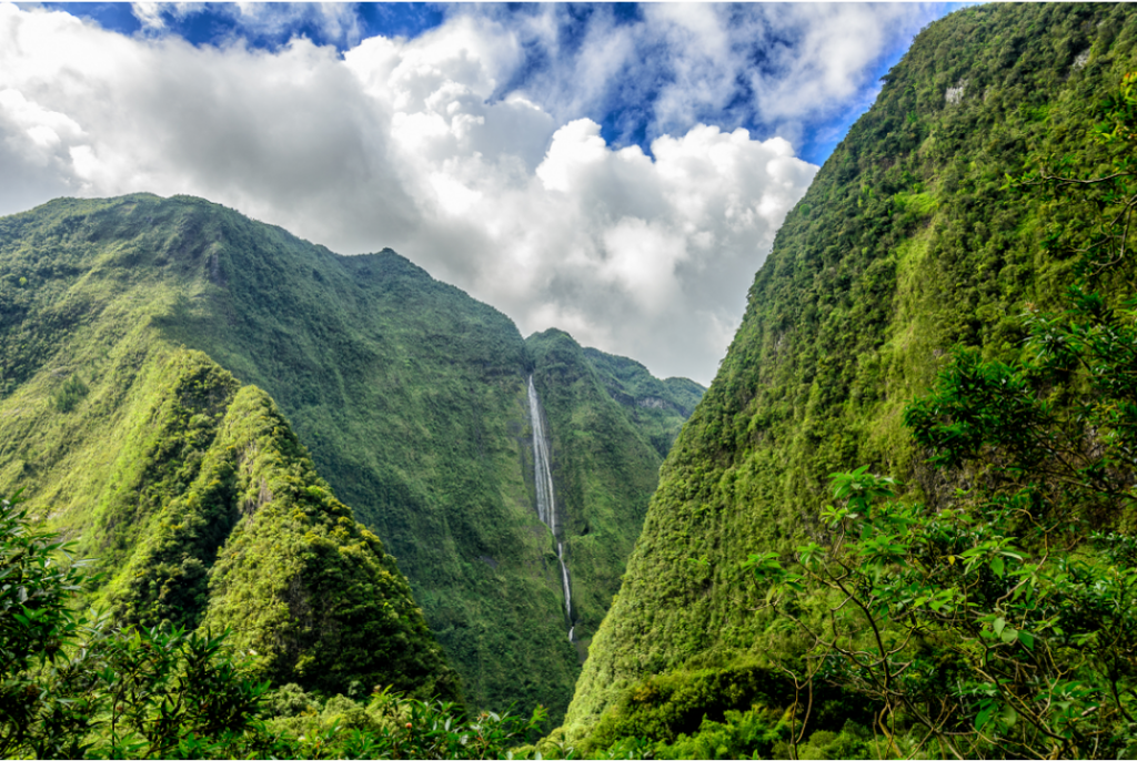 (Cascade Blanche, Reunion Island, ©canva)