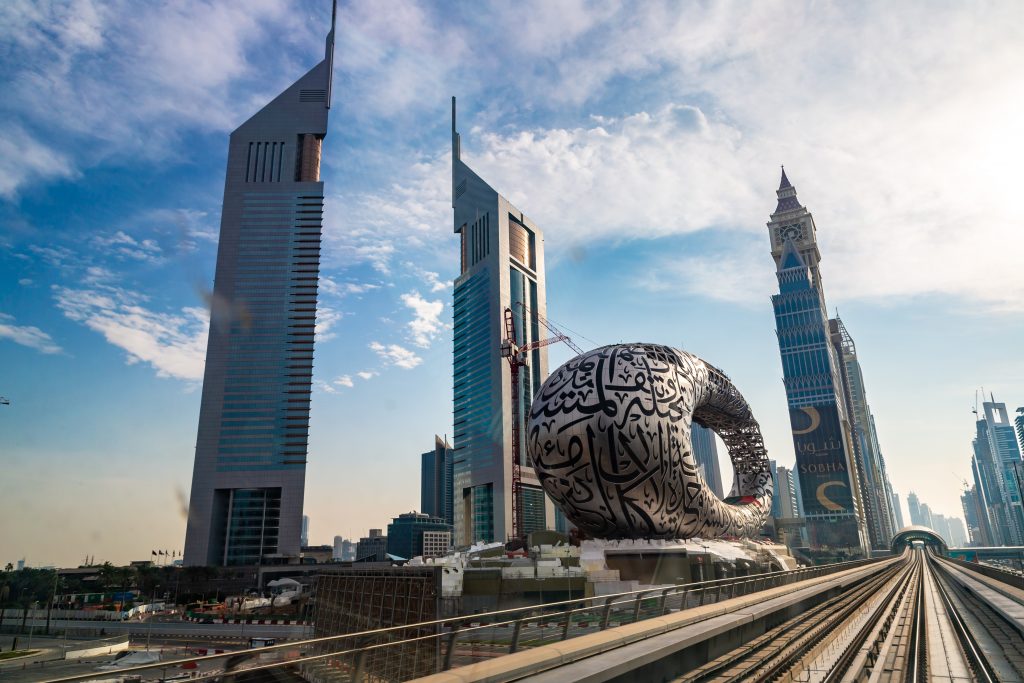 Calligraphie arabe ornant le Musée du Futur à Dubaï, Émirats Arabes Unis