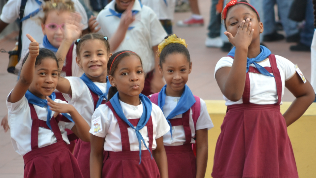 (Jeunes élèves cubaines, Cuba, ©R-evolution) 