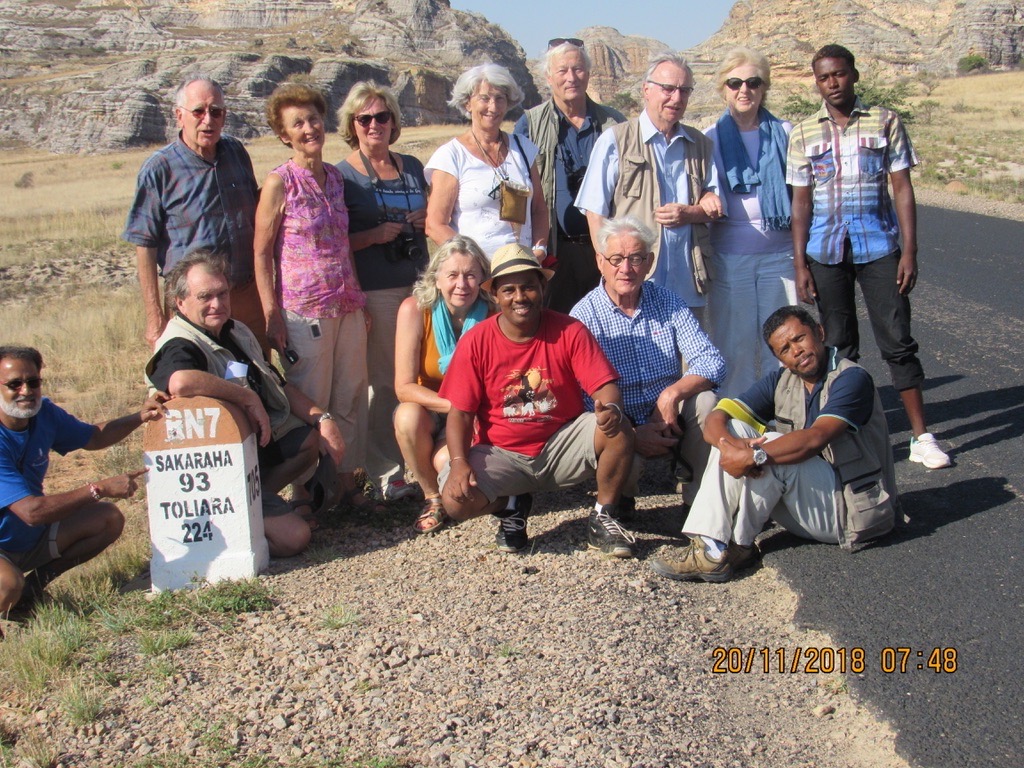 Le groupe en chemin vers la région d’Isalo à Madagascar
Madagascar-authentique-île