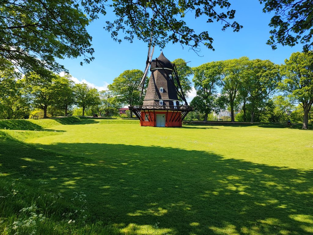 Windmill of Kastellet, visible by bike in Copenhagen @Flockeo